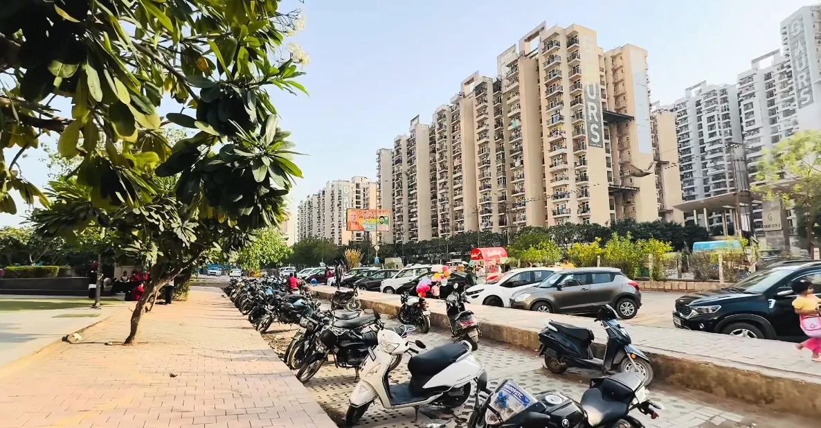 Gaur City 12th Avenue Ready to Move 2/3 BHK Apartments