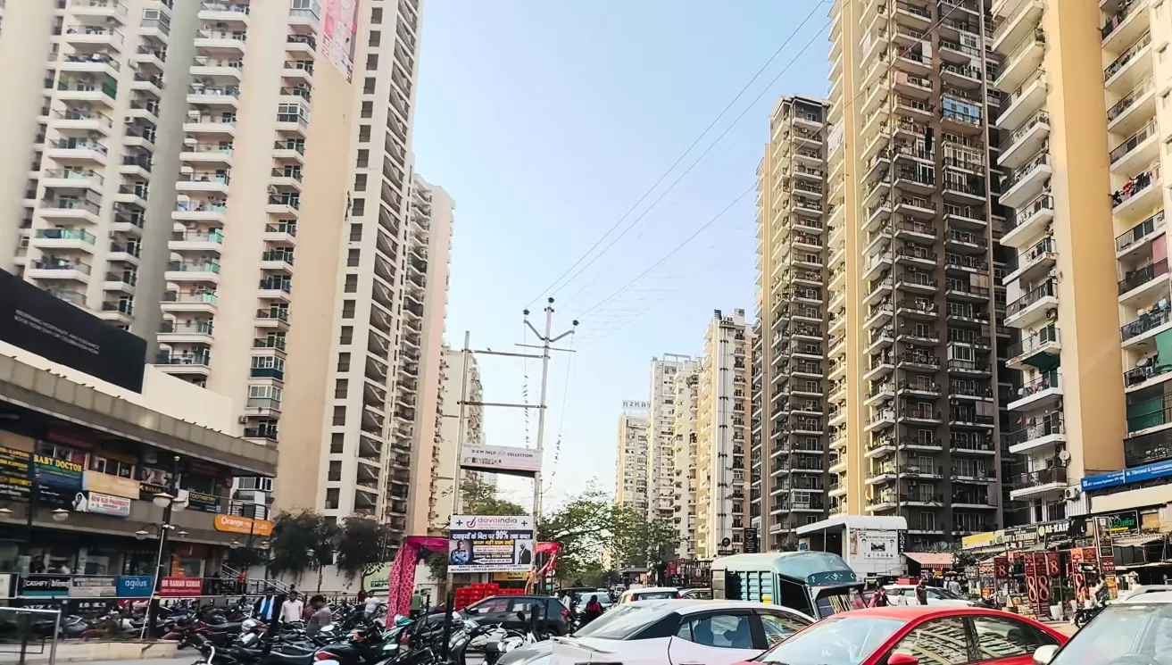 Gaur City 1st Avenue 2/3 BHK Apartments